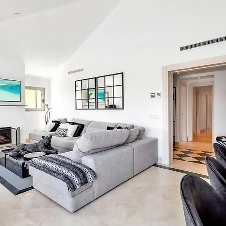 Yolo Spaces - Sotogrande Sea View Penthouse Apartment
